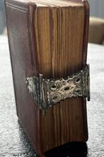 Antieke bijbel 1881 met een zilveren slot  Ned  hervormd, Antiek en Kunst, Verzenden