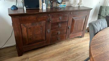 Dressoir beschikbaar voor biedingen