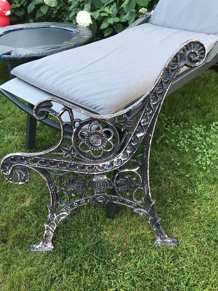 Gietijzeren bankpoot - Zoek dezelfde!, Tuin en Terras, Tuinbanken, Gebruikt, Metaal, Ophalen of Verzenden