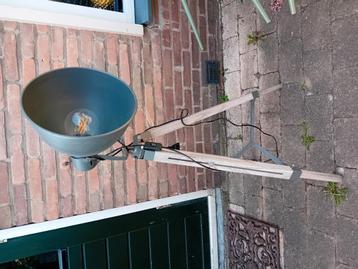 Vloerlamp industrieel  beschikbaar voor biedingen