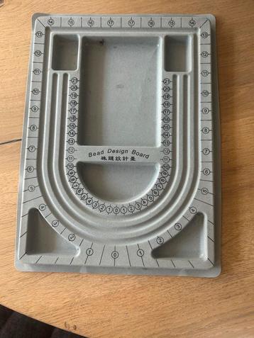 Kralenbord, sieradenontwerpbord beschikbaar voor biedingen
