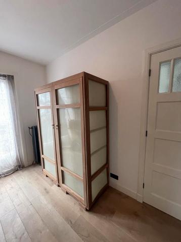 Kast teakhout beschikbaar voor biedingen