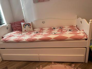 Kinderkamer “Emma” – compleet (Emma bedbank Hartje 90x200 +  beschikbaar voor biedingen