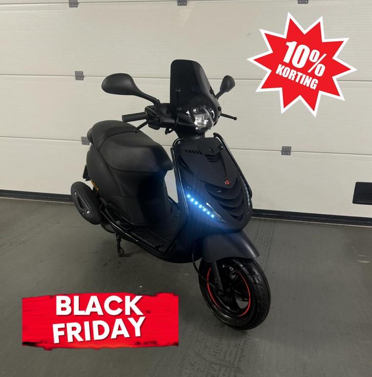 Piaggio Zip 2021 Mat zwart 2999KM BLACK FRIDAY DEAL 10% SALE, Fietsen en Brommers, Scooters | Piaggio, Zo goed als nieuw, Zip