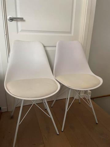 2 kunststof stoelen - gratis ophalen