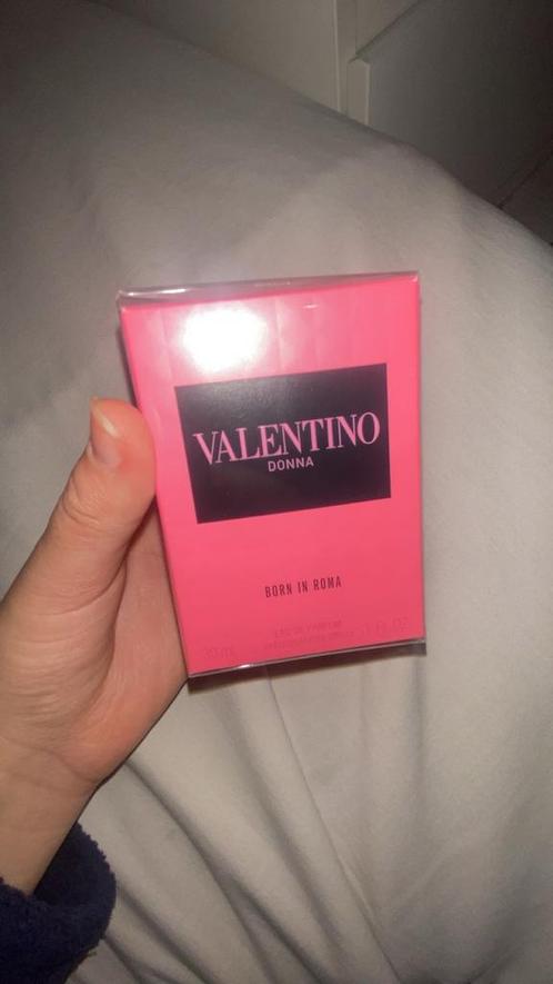Valentino Donna Born In Roma 30ML, Sieraden, Tassen en Uiterlijk, Uiterlijk | Parfum, Nieuw, Ophalen