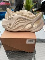 Adidas Yeezy Foam Runner Sand (Foam RNR) - EU 46, Kleding | Heren, Ophalen of Verzenden, Gedragen, Overige kleuren