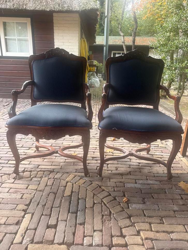 Louis XV Fauteuil - Elegant Frans Design, Antiek en Kunst, Antiek | Meubels | Stoelen en Banken, Ophalen of Verzenden