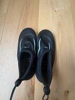 Zwarte surfschoenen - maat 32, Watersport en Boten, Ophalen of Verzenden, Zo goed als nieuw, Kind, Zeil- of Surfschoenen