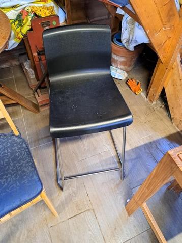 leuke barkruk. gratis op te halen  2 beschikbaar voor biedingen