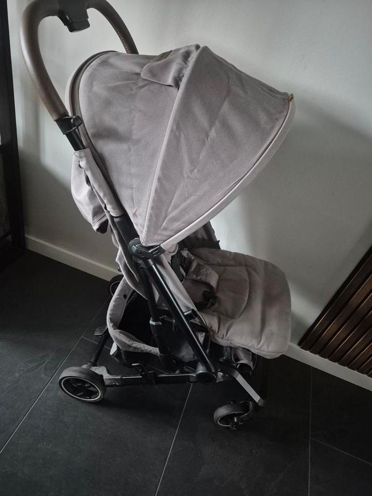 Qute Reisbuggy Q Compact - Taupe, Kinderen en Baby's, Buggy's, Gebruikt, Overige merken, Verstelbare rugleuning, Zonnekap, Ophalen of Verzenden