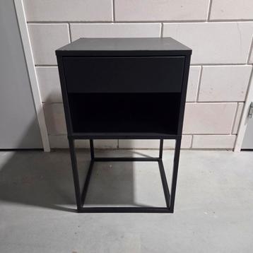 Ikea Vikhammer nachtkastje beschikbaar voor biedingen
