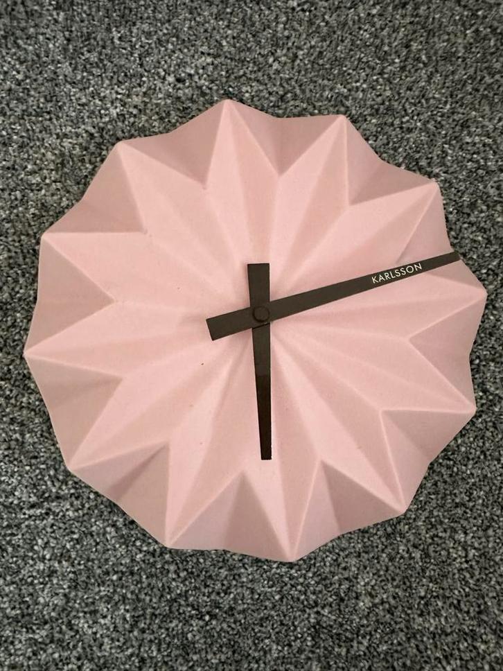Karlsson Klok - Origami Design, Huis en Inrichting, Woonaccessoires | Klokken, Zo goed als nieuw, Wandklok, Analoog, Ophalen of Verzenden
