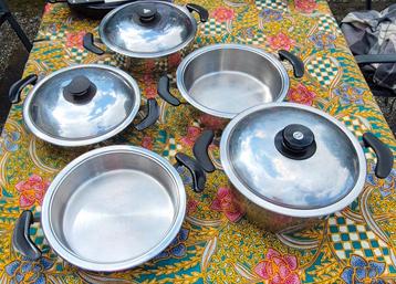 Set RVS kookpannen met 3 deksels beschikbaar voor biedingen