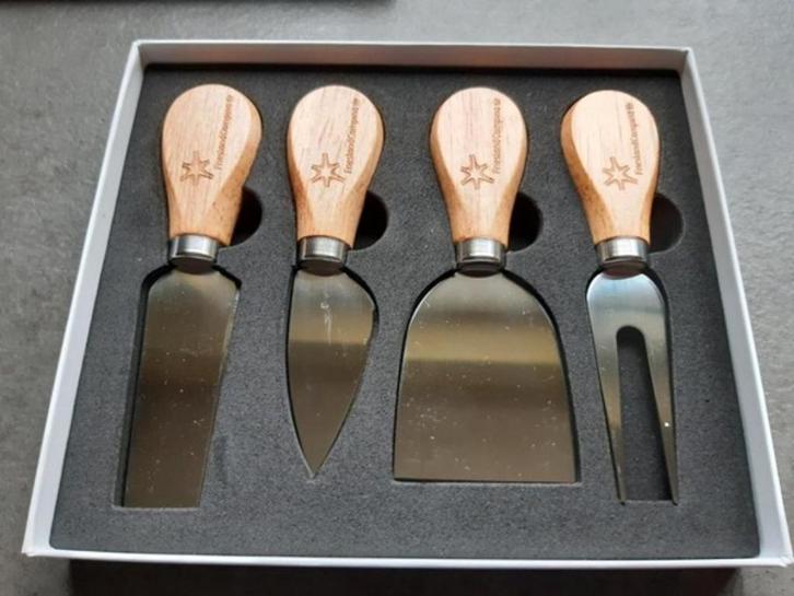 Friesland Campina, kaas set, kaasplankje, compleet en netjes, Huis en Inrichting, Keuken | Bestek, Nieuw, Bestekset, Overige materialen