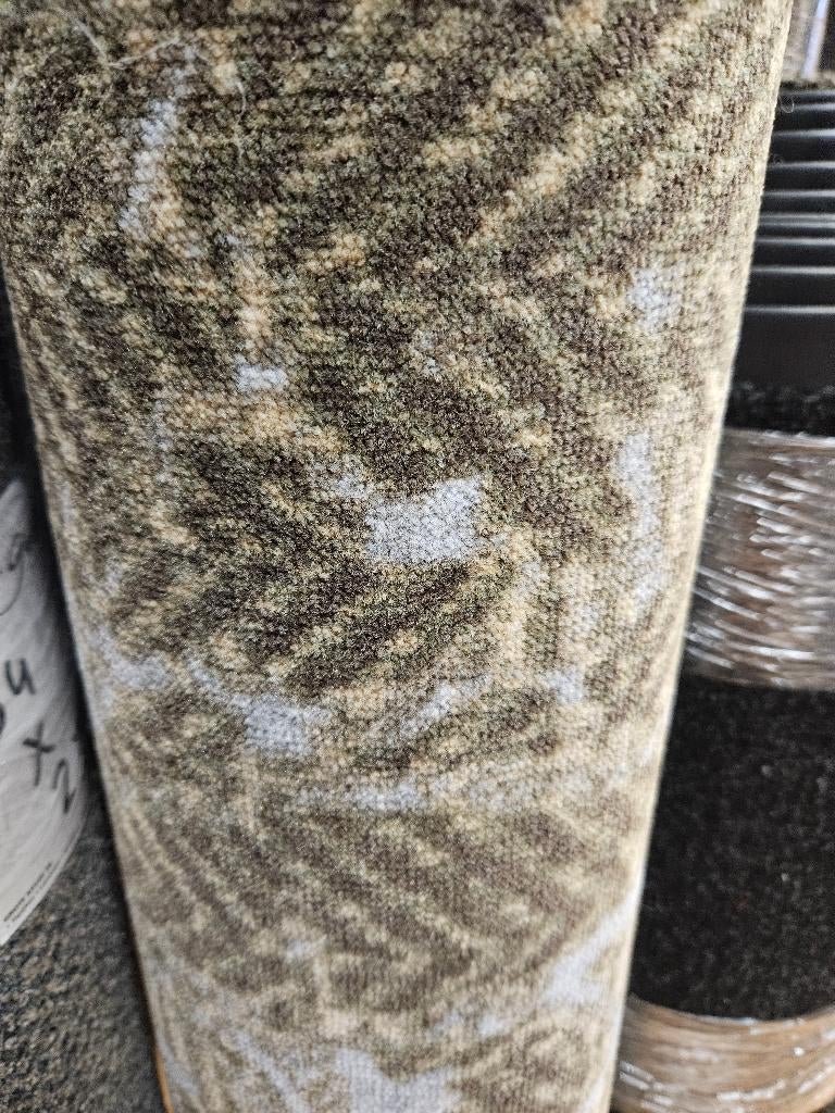 Tapijt met een mooi dessin laagpolig, Huis en Inrichting, Stoffering | Vloerbedekking, Ophalen, Nieuw, Minder dan 10 m², Groen