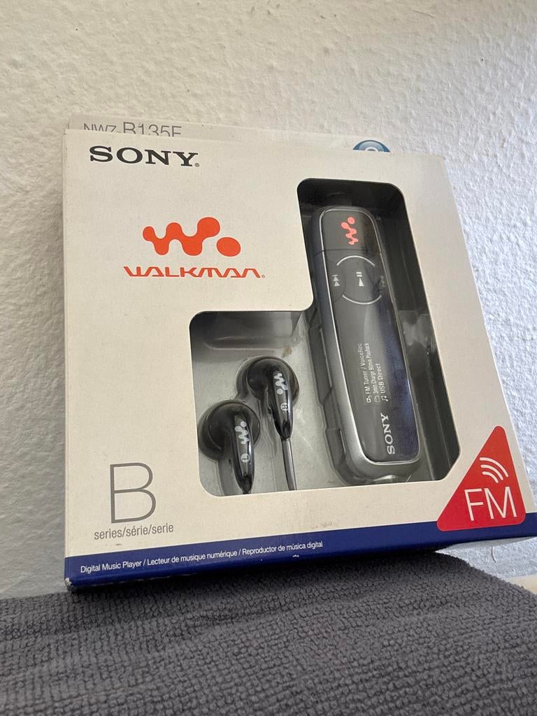 Sony Walkman NWZ-B135F Digitale Muziekspeler met FM, Ophalen of Verzenden, Walkman