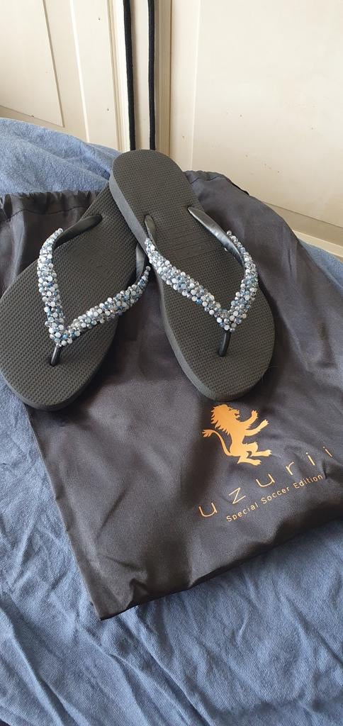 Uzurii prachtige slippers met being bling maat 35/36 nieuw, Kleding | Dames, Ophalen of Verzenden, Nieuw