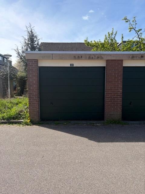 TE HUUR ruime garagebox te Zoetermeer, Facet Vastgoed, Info@facetvastgoed.nl, Stephensonstraat 45, 2723RM Zoetermeer