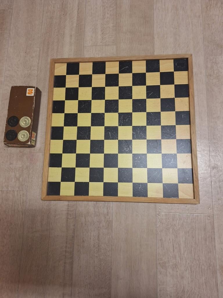 Houten dambord met stenen., Een of twee spelers, Ophalen, Gebruikt, Jumbo spellen