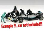 Mercedes AMG Petronas F1 pitcrew 1:18, Ophalen of Verzenden, Zo goed als nieuw, Formule 1
