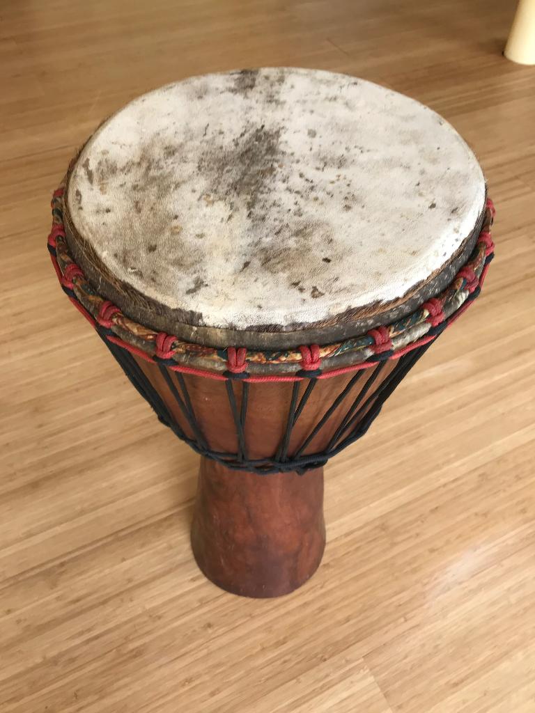 mooie originele djembe, Muziek en Instrumenten, Percussie, Ophalen, Gebruikt, Trommel