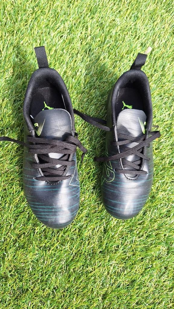 Puma Voetbalschoenen Maat 31 - Zo goed als nieuw, Sport en Fitness, Voetbal, Ophalen, Zo goed als nieuw, Schoenen