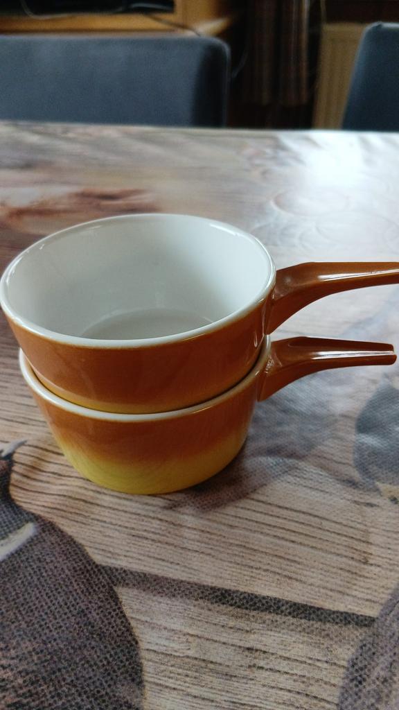 Ovenschaaltjes 2 x, Ophalen of Verzenden, Porselein, Overige stijlen, Kop(pen) en/of Schotel(s)