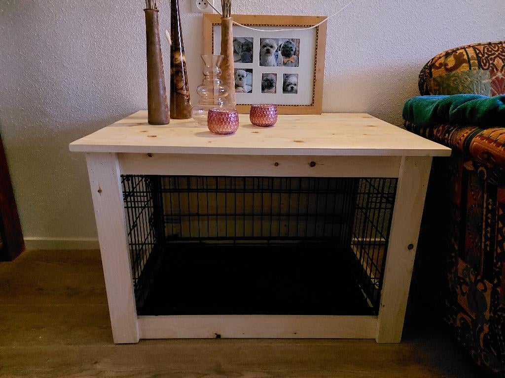 Bench Ombouw Hout op Maat – Luxe Honden Meubel, Info@rwhoutidee.nl, Nieuw, Ophalen of Verzenden, RW Houtidee – Handgemaakte huis tuin decoratie - voerbak standaards van hout voor honden en katten, Maatwerk benchombouw, steigerhout design, gepersonaliseerd met naam of tekst. Duurzaam, stijlvol en praktisch voor elk interieur.