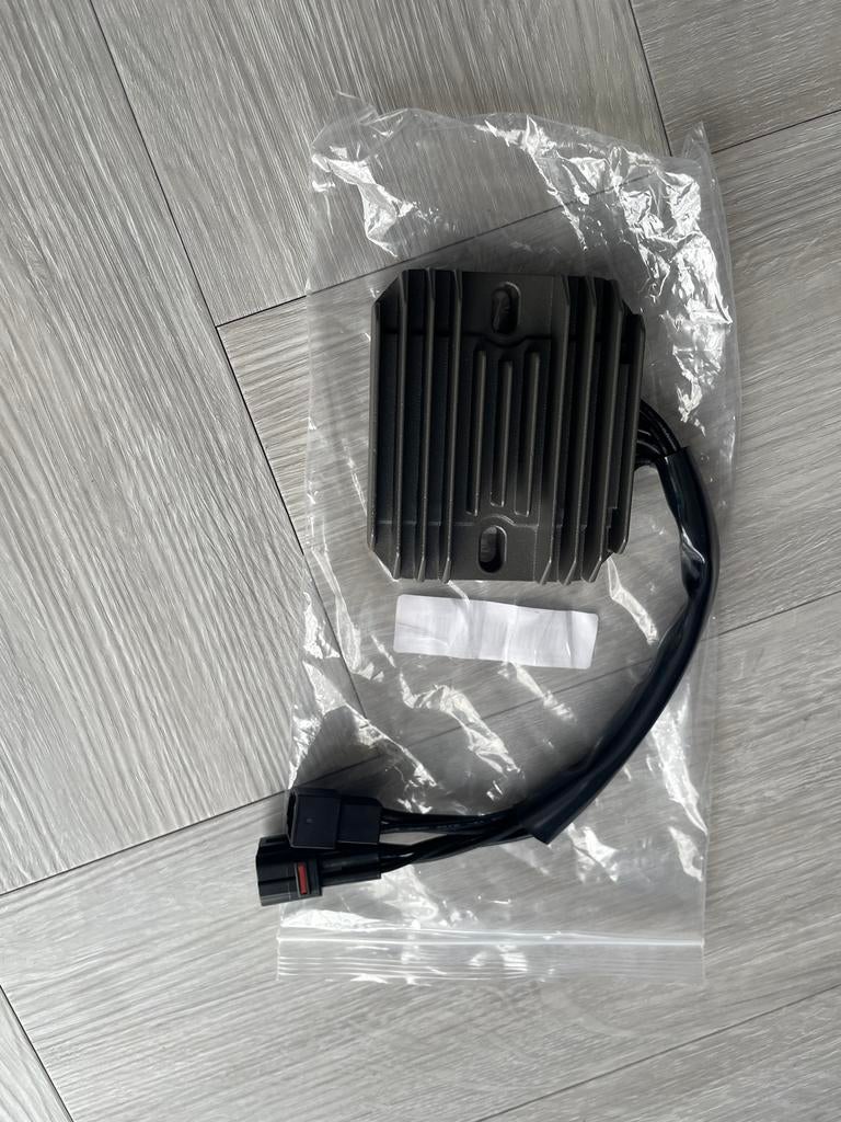 Spanningsregelaar GSXR 600/750 K6t/mK9 NIEUW!!, Motoren, Ophalen of Verzenden, Nieuw