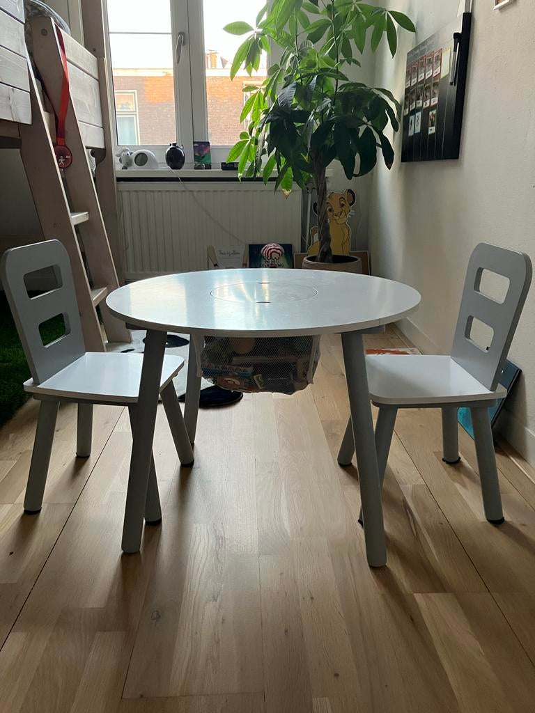 Kindertafel met twee stoeltjes, Kinderen en Baby's, Kinderkamer | Tafels en Stoelen, Ophalen, Gebruikt, Tafel(s) en Stoel(en)