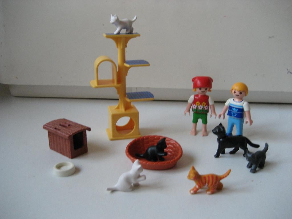 playmobil kinderen met poezen bij krabpaal, Kinderen en Baby's, Speelgoed | Playmobil, Ophalen of Verzenden, Zo goed als nieuw
