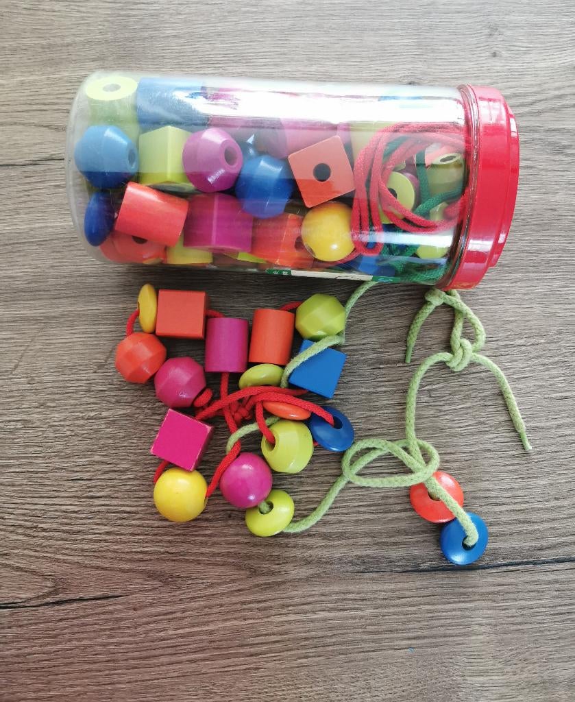 39 .. Grote kralen met verschillende draden, Ophalen of Verzenden, Gebruikt