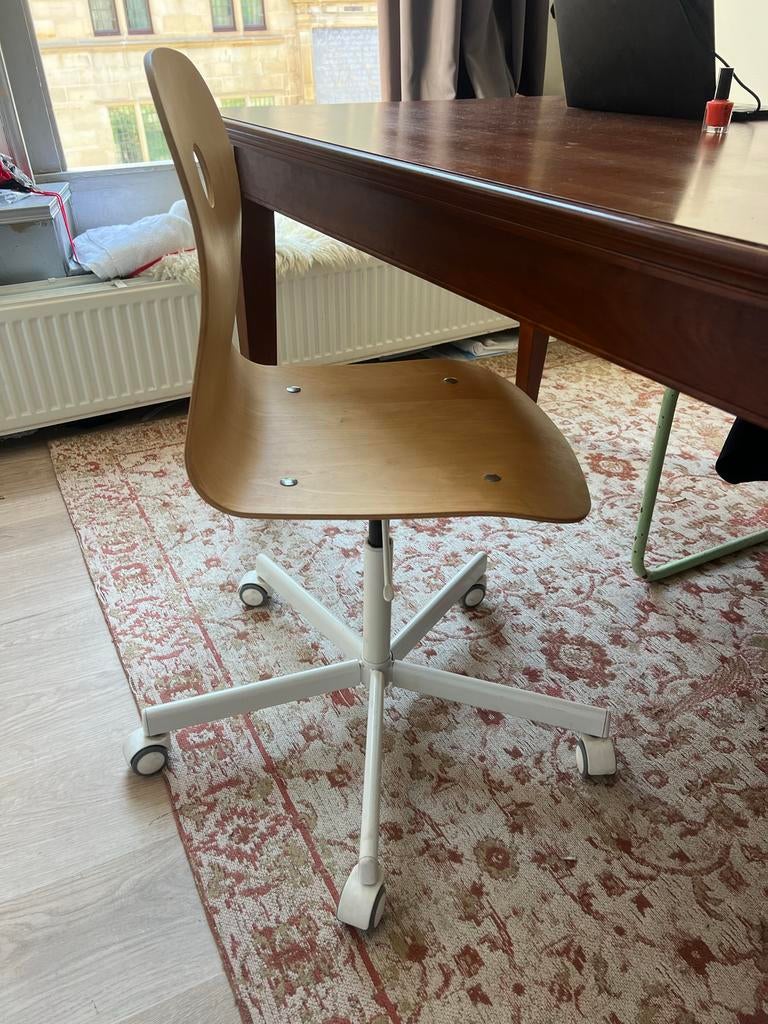 IKEA Bureaustoel in hout en wit, Huis en Inrichting, Bureaustoelen, Ophalen, Gebruikt, Wit, Bureaustoel