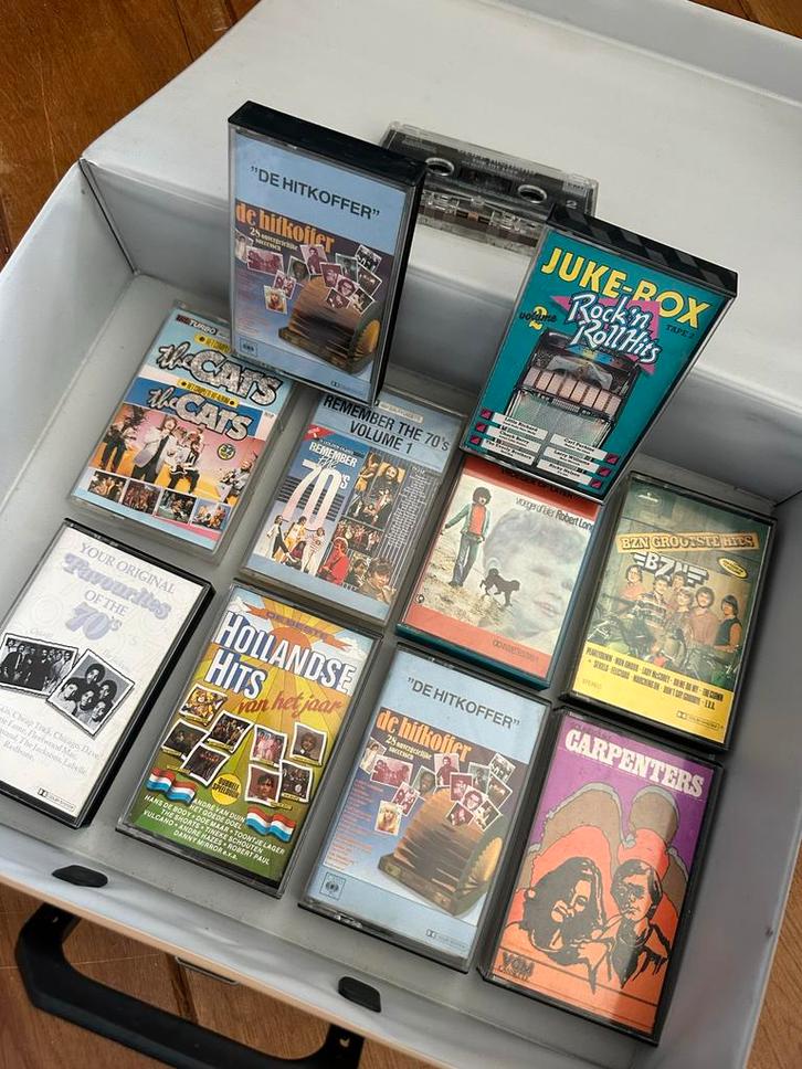 Cassettes voorbespeeld met koffer, Cd's en Dvd's, Cassettebandjes, Gebruikt, Voorbespeeld, Pop, 2 t/m 25 bandjes, Met bewaardoos, rek of koffer