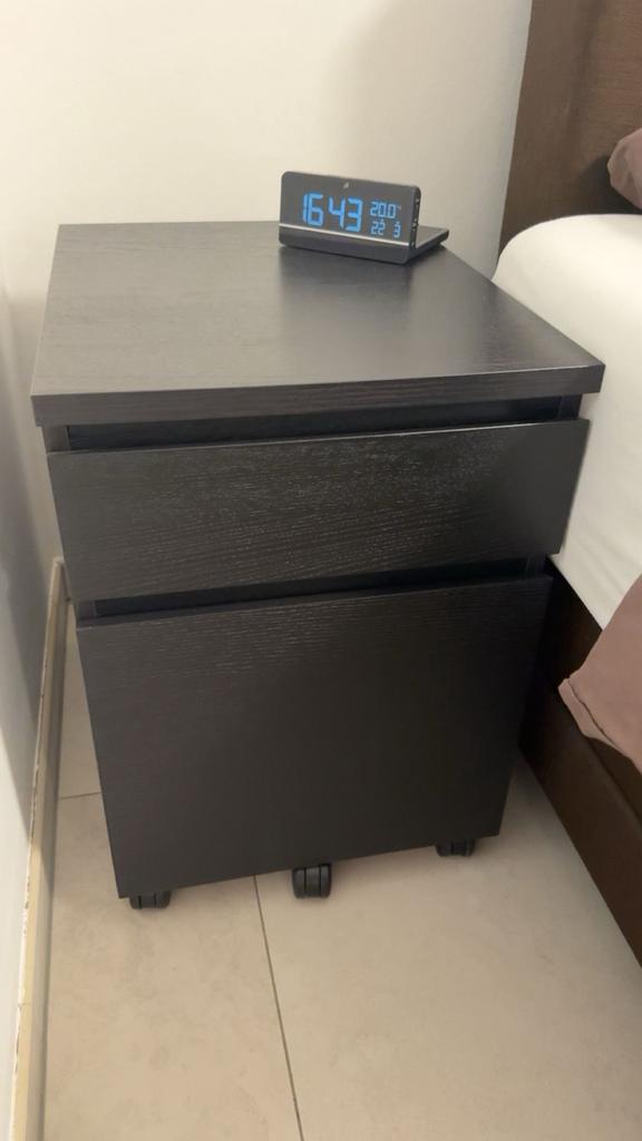Te koop: IKEA MALM ladekast op wielen zwart-bruin, Ophalen of Verzenden, Zo goed als nieuw, Minder dan 45 cm