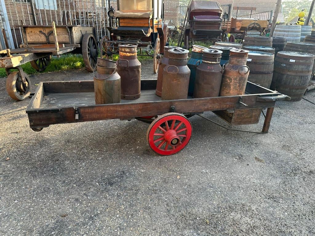 Oude lange Handkar met rode wielen - Decoratie, Ophalen of Verzenden