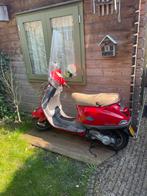 Rode Vespa lx50 scooter met windscherm, Fietsen en Brommers, Scooters | Vespa, Ophalen, Gebruikt, Benzine, Overige modellen