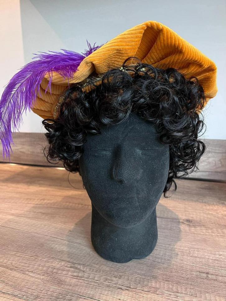 Mix nieuwe pietenpruiken te koop, Diversen, Sinterklaas, Zo goed als nieuw, Ophalen of Verzenden