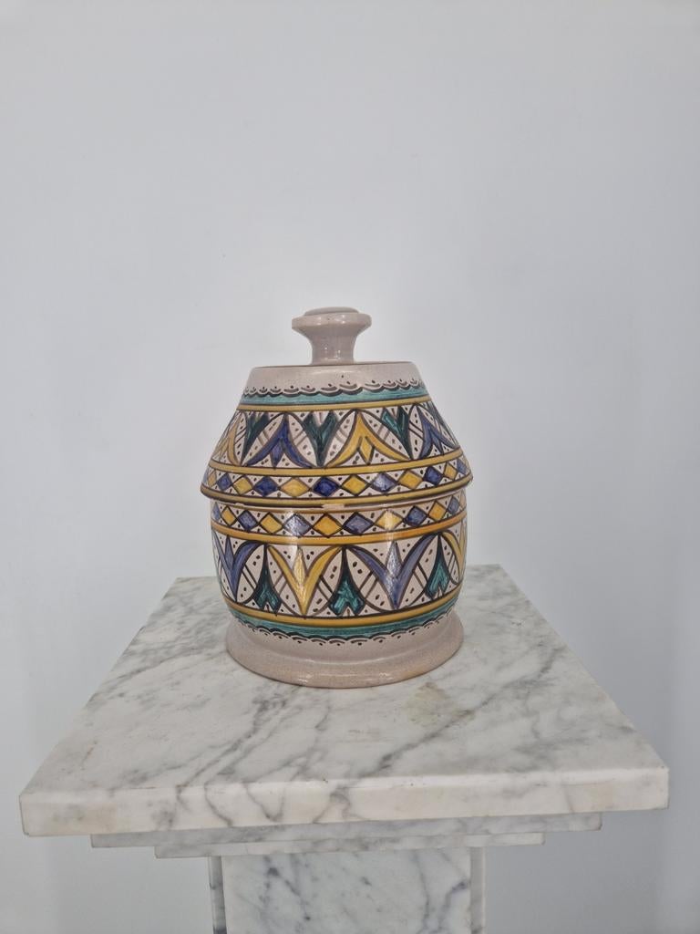 Handbeschilderde Marokkaanse Keramiek Pot met Deksel – SRIFI, Antiek en Kunst, Antiek | Keramiek en Aardewerk, Ophalen of Verzenden