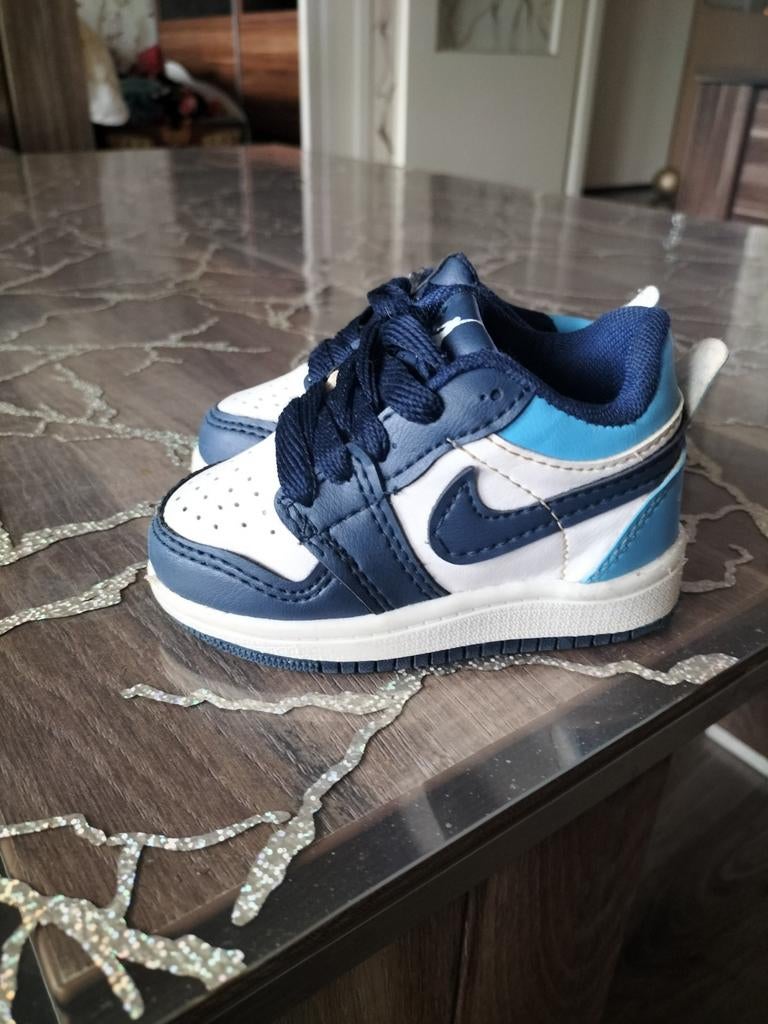 Nike Jordan baby sneakers maat 20, Schoentjes, Jongetje of Meisje, Ophalen of Verzenden, Zo goed als nieuw