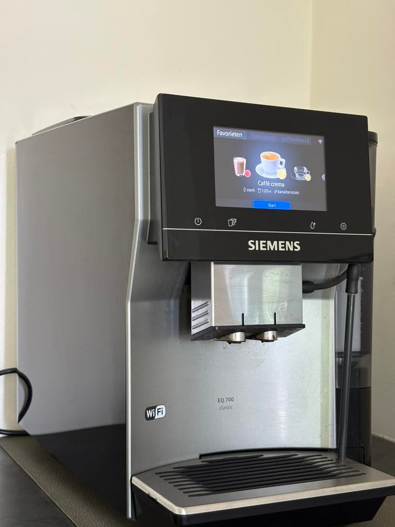 Siemens Espresso Automaat EQ700Classic, Witgoed en Apparatuur, Koffiezetapparaten, Ophalen, Zo goed als nieuw, Espresso apparaat