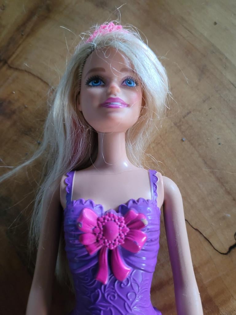Barbie pop met paars badpak, Ophalen of Verzenden