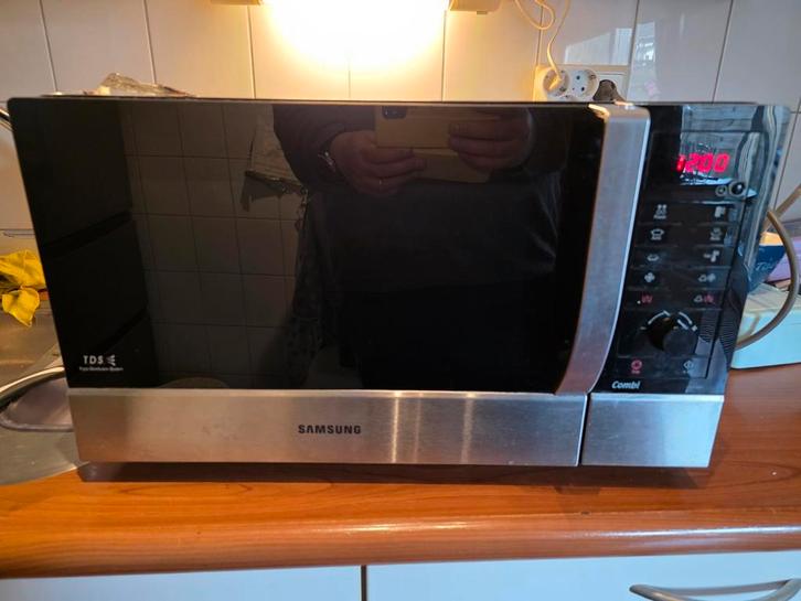 Samsung Combi-Magnetron CE 107MST-3 - 900W, 28L, Witgoed en Apparatuur, Magnetrons, Gebruikt, Vrijstaand, Combimagnetron, 45 tot 60 cm