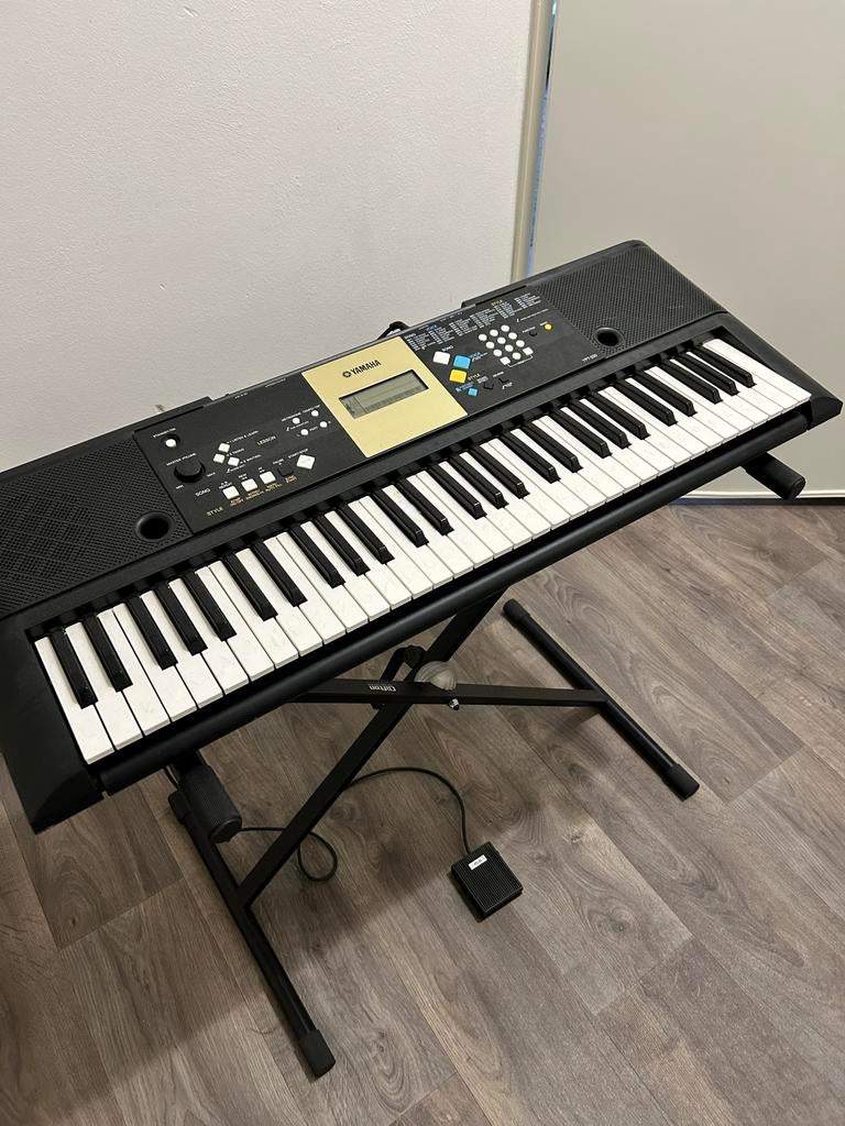 Yamaha YPT-220 keyboard, Muziek en Instrumenten, Keyboards, Ophalen, 61 toetsen, Yamaha, Zo goed als nieuw