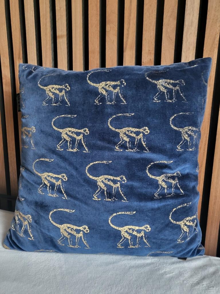 Blauw kussen met gouden apenprint 45 cm, Ophalen of Verzenden