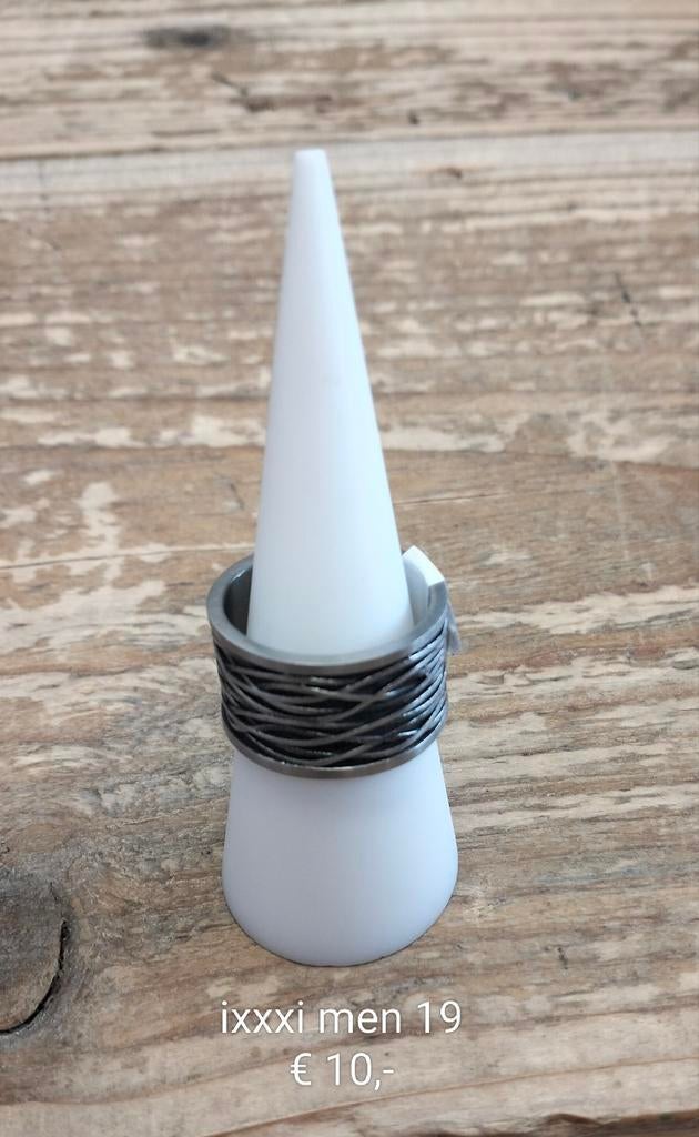 Ixxxi men ring maat 19, Sieraden, Tassen en Uiterlijk, Ringen, IJzer of Staal, 19 tot 20, Heer, Nieuw