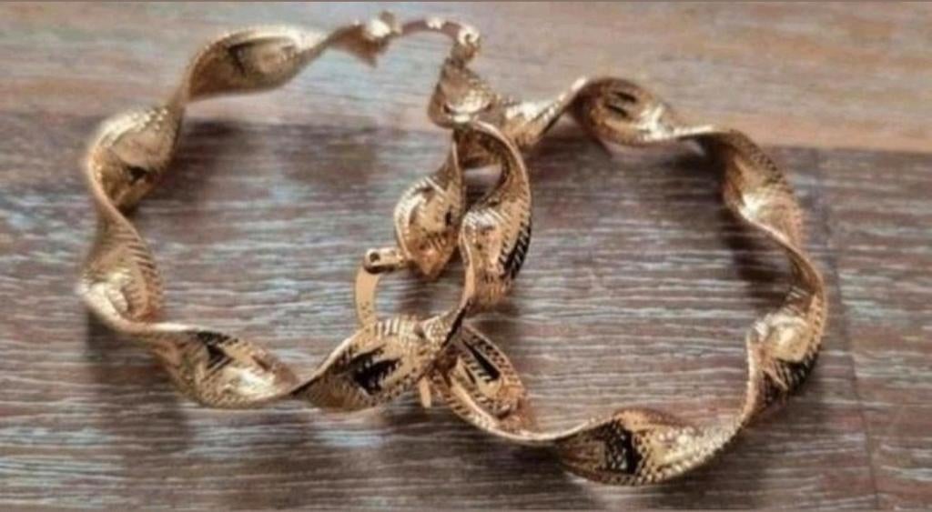 Wokkel oorbellen gold plated 4 cm NIEUW, Sieraden, Tassen en Uiterlijk, Oorbellen, Ophalen of Verzenden, Nieuw, Goud, Overige materialen