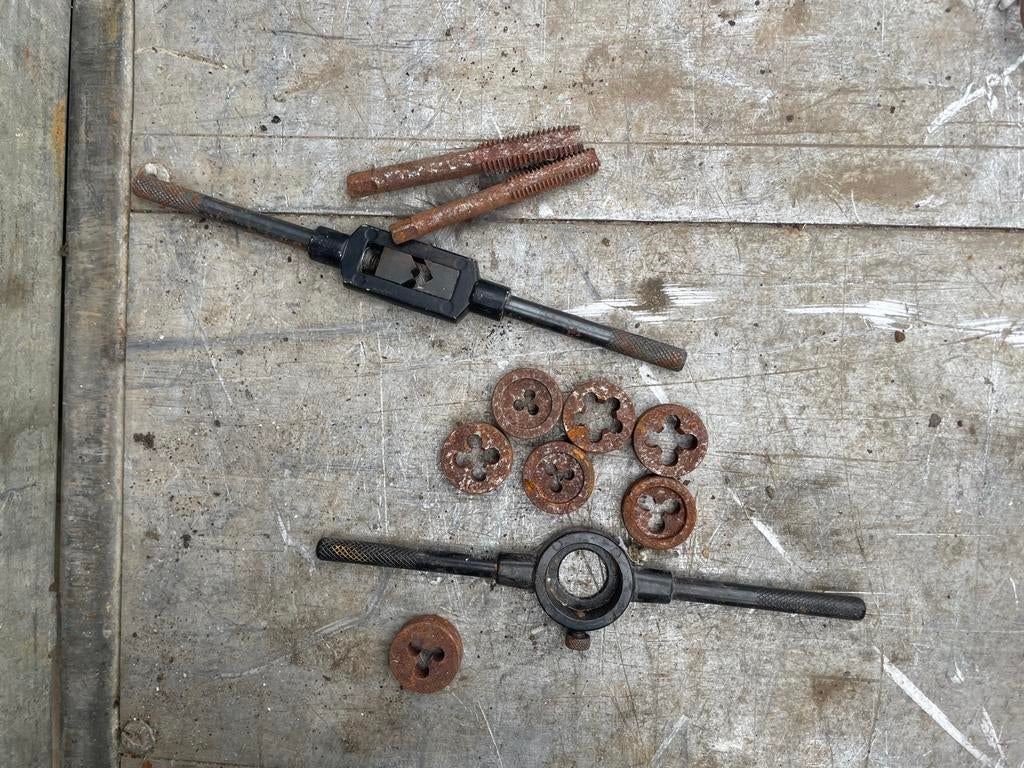 Tappenset met snijplaten en wringijzers, Ophalen, Gebruikt