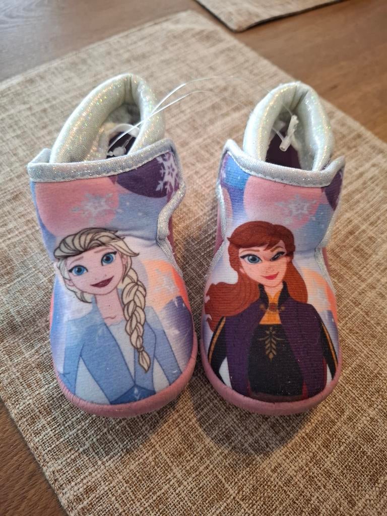 Nieuwe frozen pantoffels maat 25, Ophalen of Verzenden, Nieuw, Meisje, Slofjes